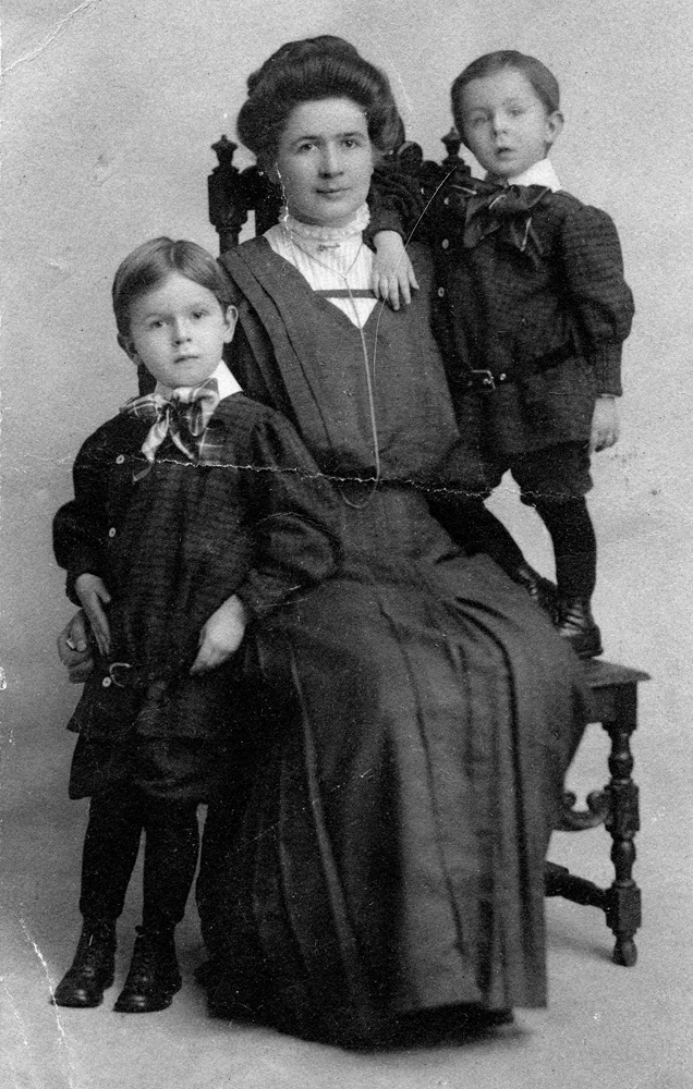 Margaret (Moloney) Robinson with children Preston and W. Lawrence, circa 1907